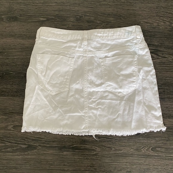 White ripped jean skirt. Size medium. Barely worn - Picture 4 of 5